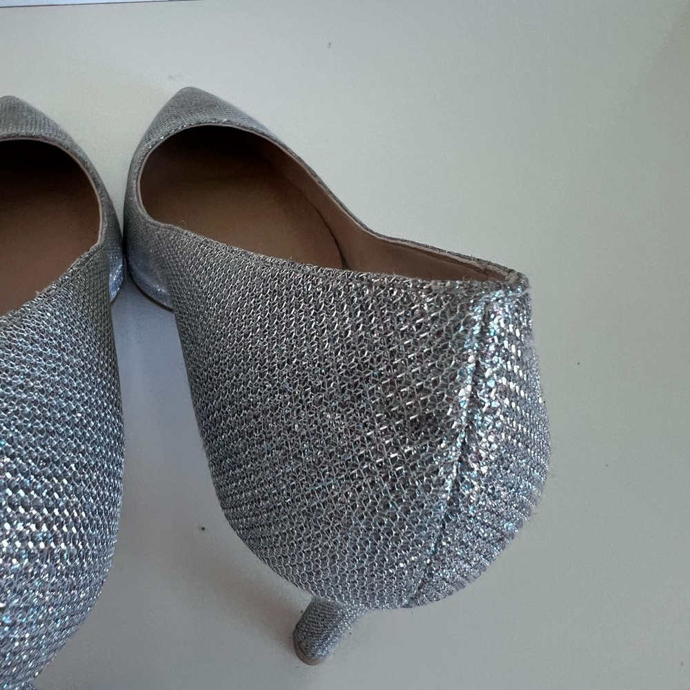 Stuart Weitzman Women's Dancer 75 Heel Pump in Silver Glitter - Picture 3 of 9